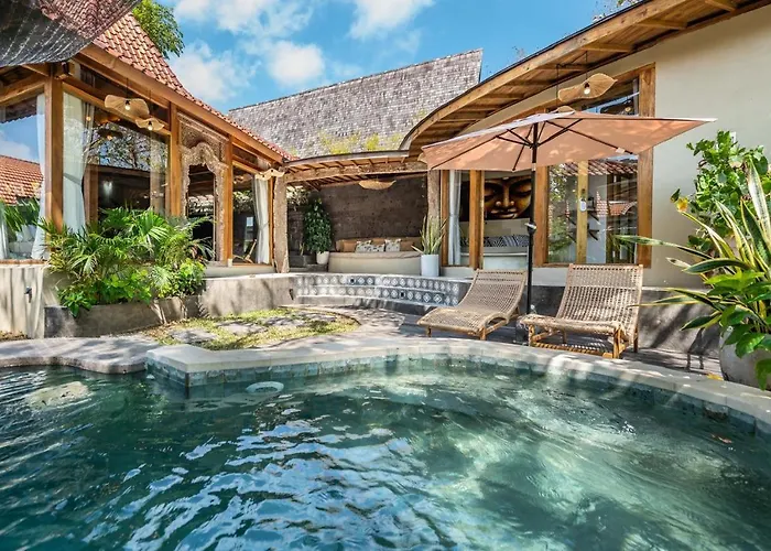 Capung Padang Padang Villa *