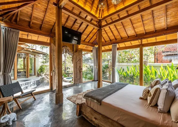 Capung Padang Padang Villa *