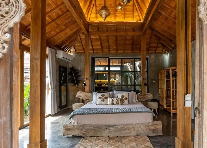 Capung Padang Padang Villa
