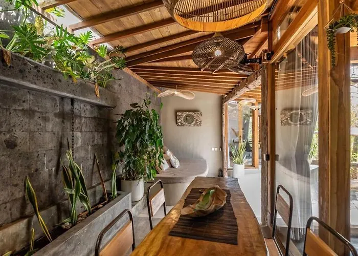 Capung Padang Padang Villa Uluwatu (Bali)