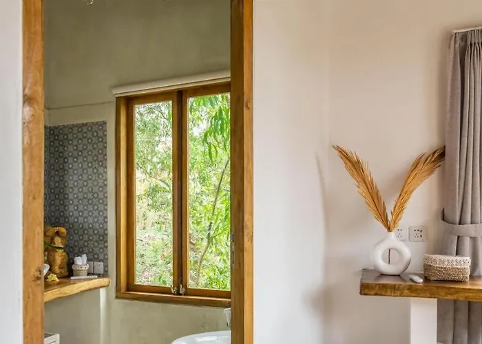 Capung Padang Padang Villa *